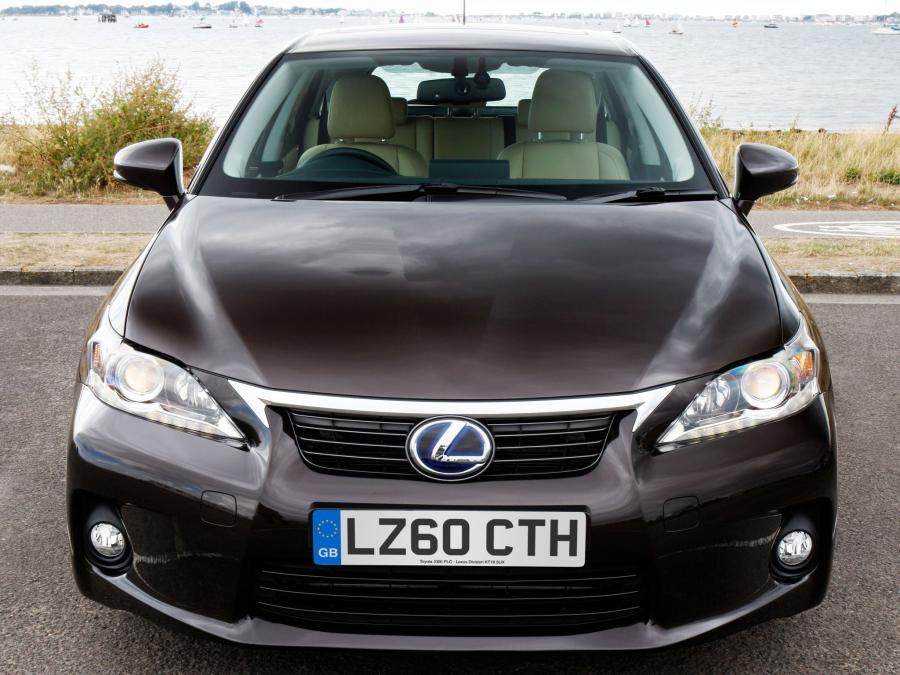  Lexus CT200h 2010 года  (UK) (фото 9 из 27)
